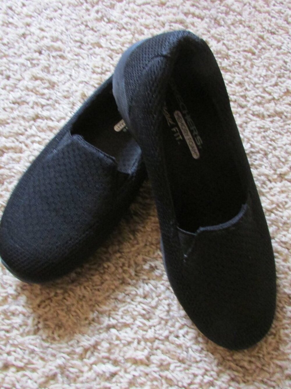 Skechers 158380 Cooled Memory Foam Relaxed Fit Fabric Slip Ons Black Size 7.5